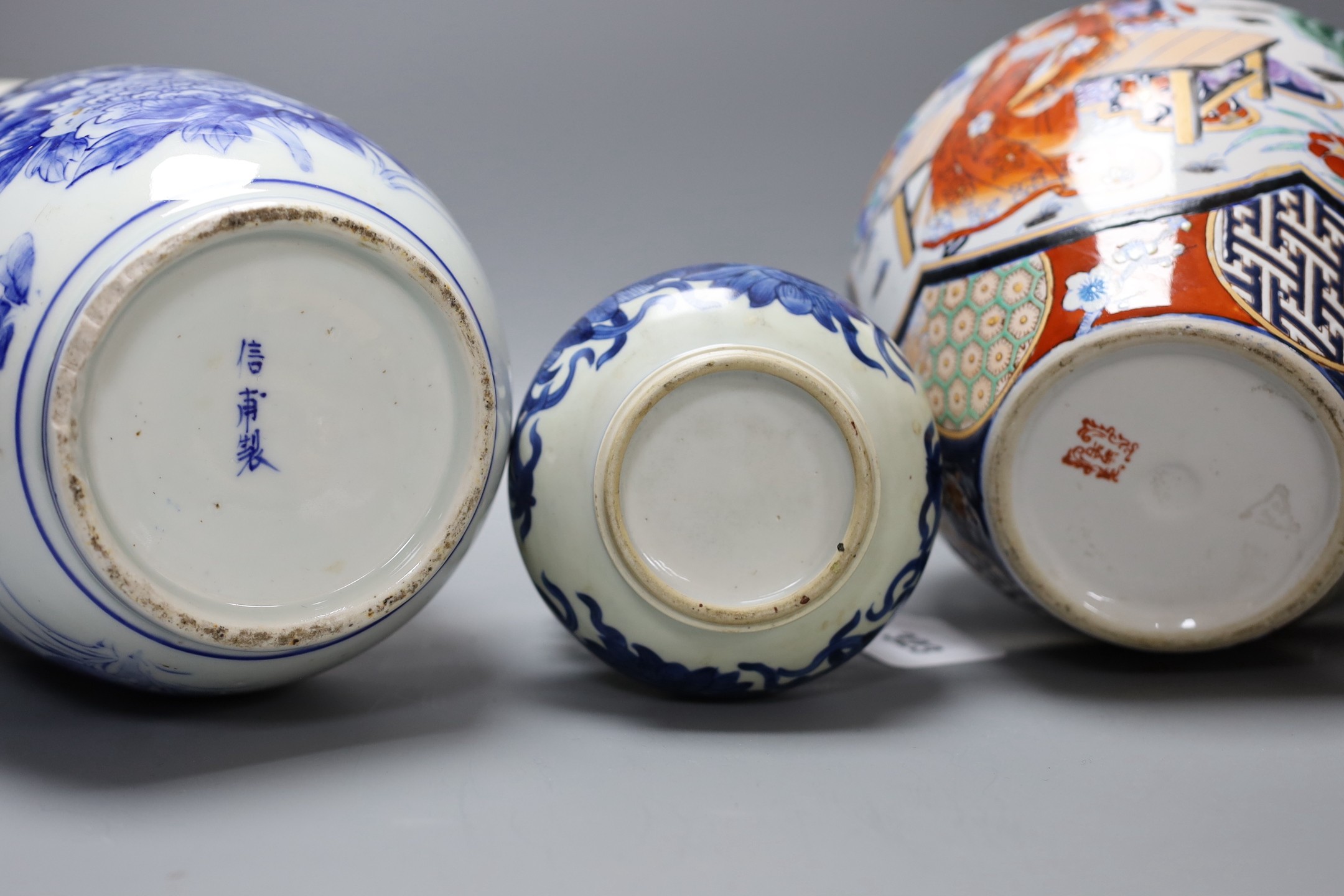 A selection of Oriental ceramics, to include a Chinese blue and white Venetian-glass style vase decorated with floral sprays with decorative and pierced handles, tallest 38cm, (6)